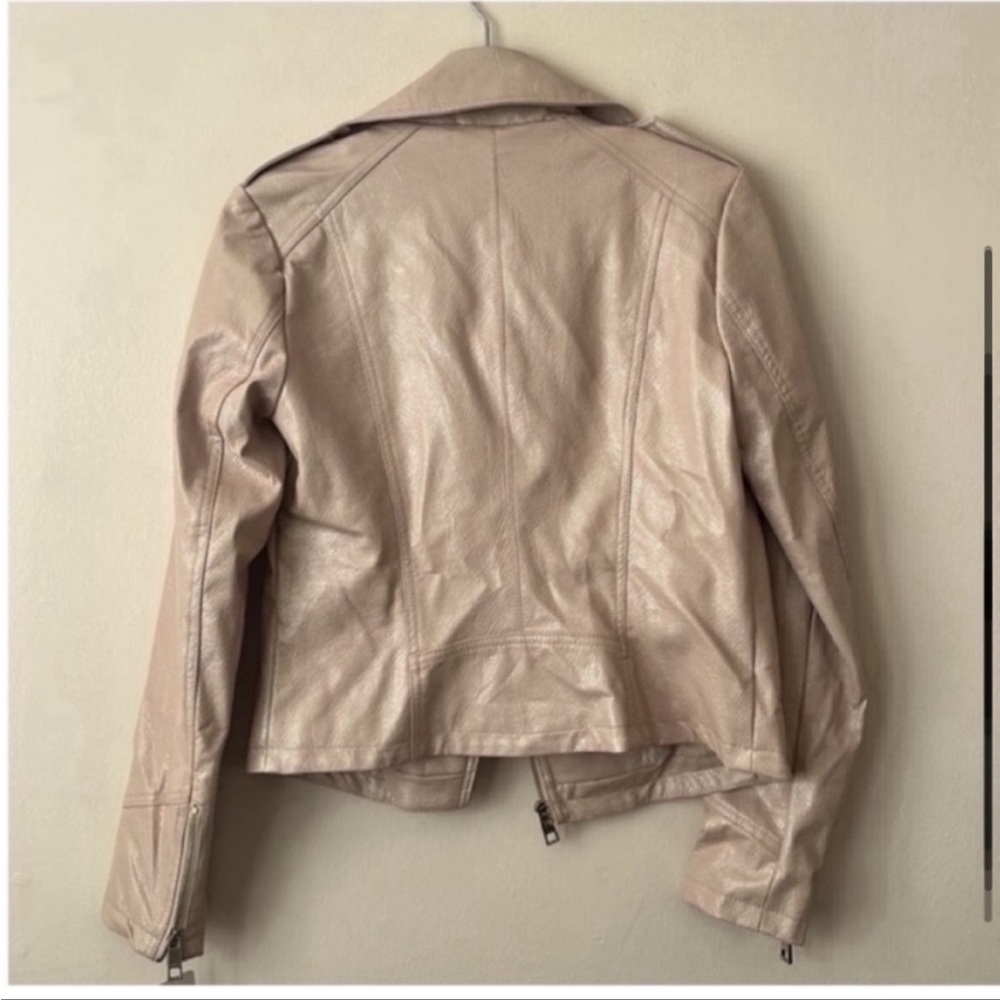 Guess Faux Leather Crop Blush Pink Moto Jacket NWT

1 small
1 large - Picture 5 of 8